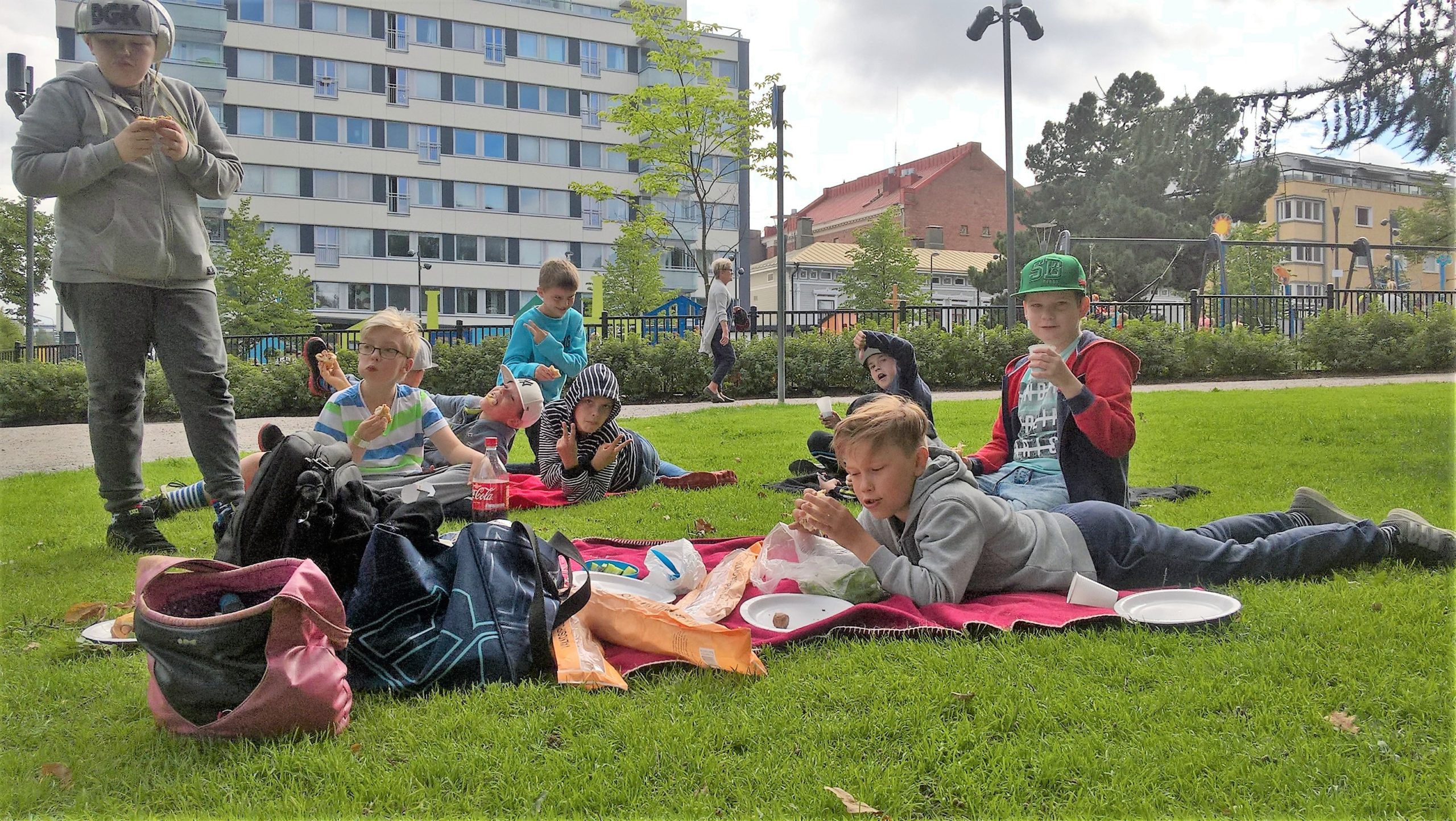 wp_20160805_11_19_15_pro-3 Lapset ottaa rennosti leirillä